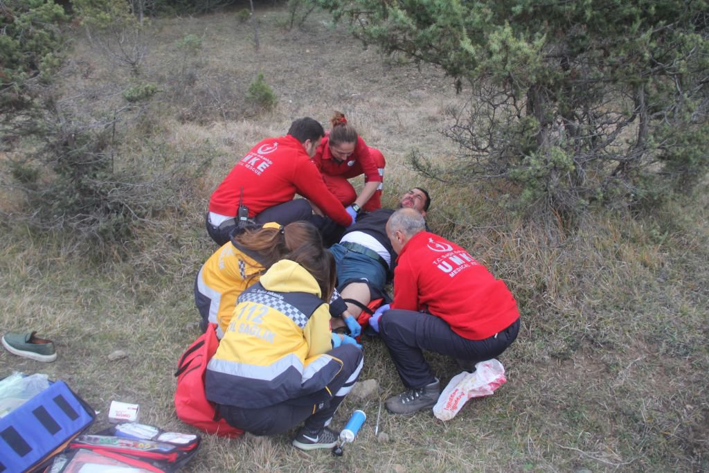 ORMANDA KAYBOLAN YARALIYI UMKE KURTARDI