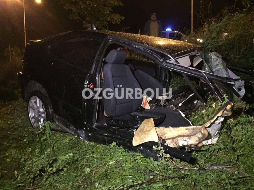 OTOMOBİL PARAMPARÇA OLDU, 3 KİŞİ YARALANDI