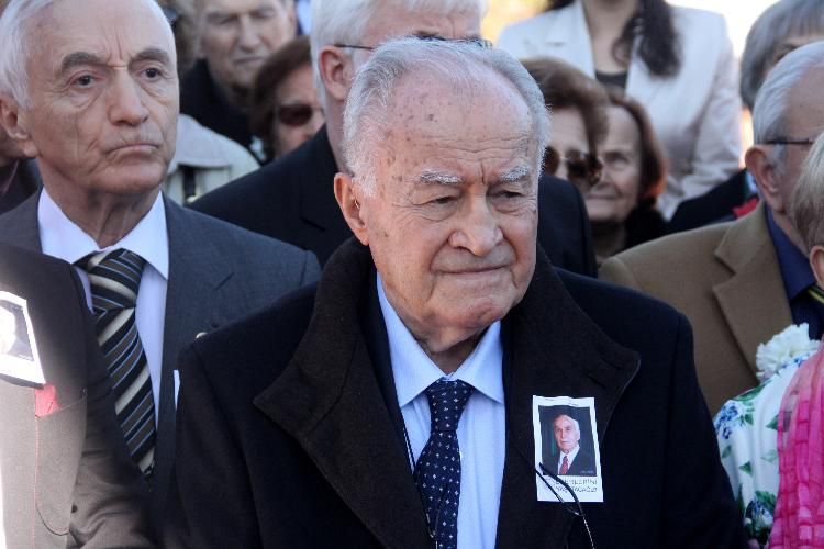 RAHMETLE VE ÖZLEMLE ANIYORUZ