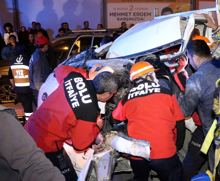 SANAYİ KAVŞAĞINDA FECİ KAZA