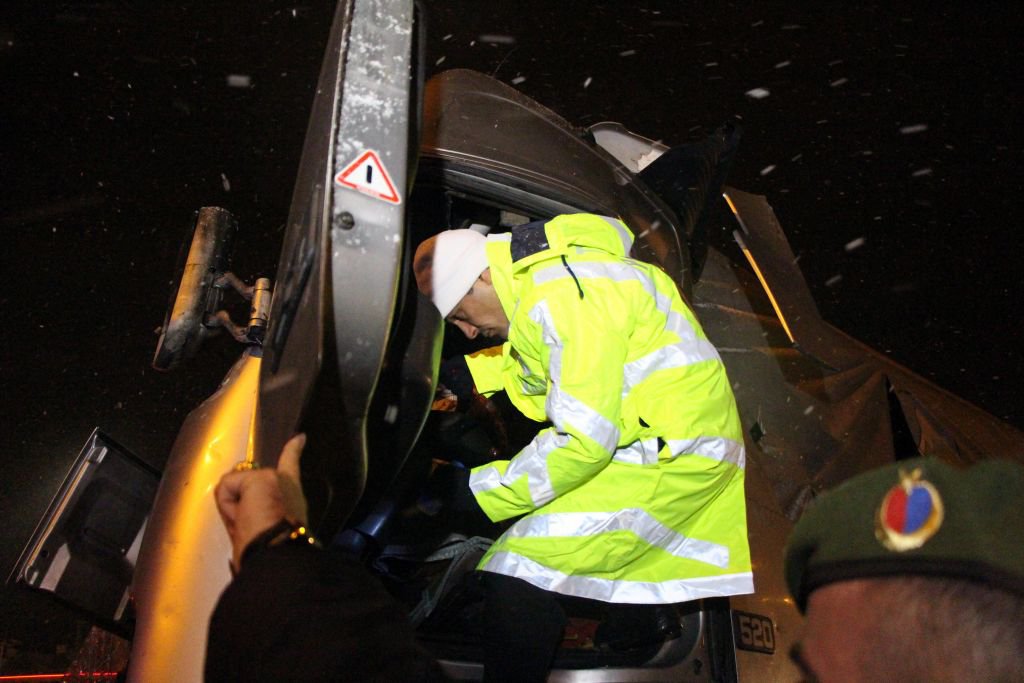 TEM'DE TIR TIR'A ARKADAN ÇARPTI