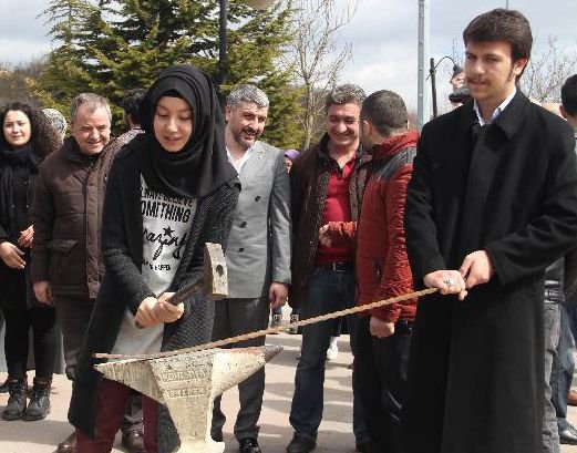 ÜLKÜCÜLER AİBÜ'DE GÖVDE GÖSTERİSİ YAPTI