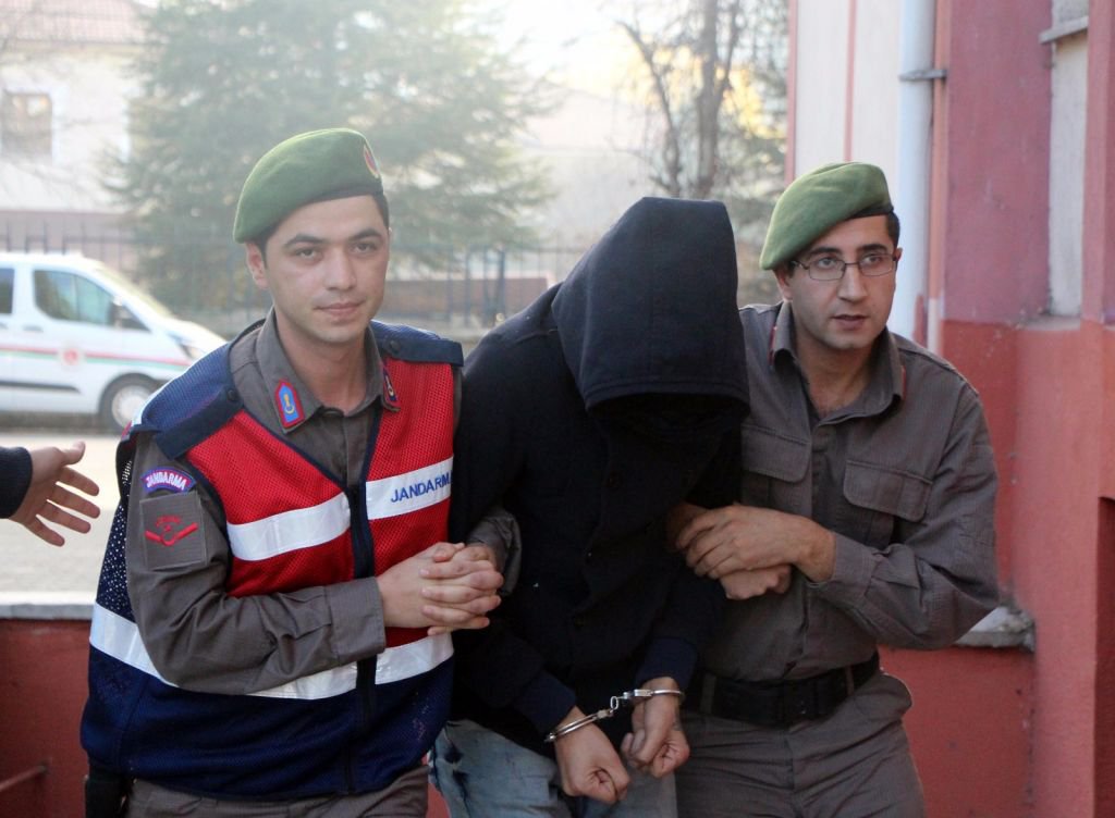 VAHŞİ CİNAYETİN ZANLILARI ADLİYEDE