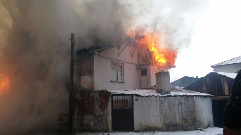 YAŞLI ADAM GÖZYAŞLARINA BOĞULDU