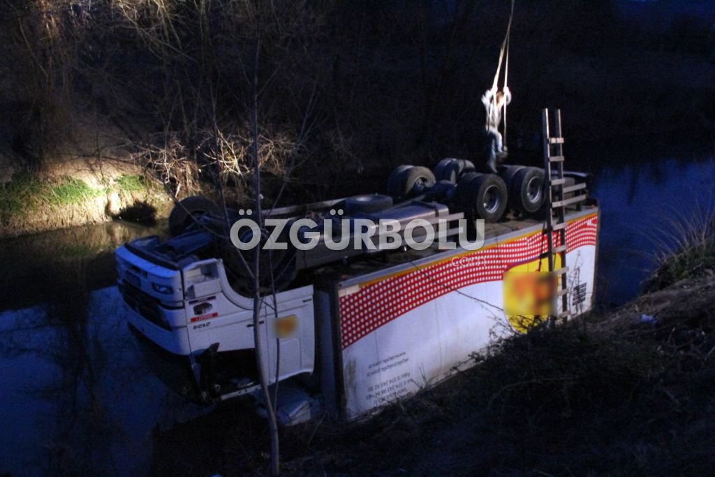 YOL KENARINDAKİ DEREYE UÇTU