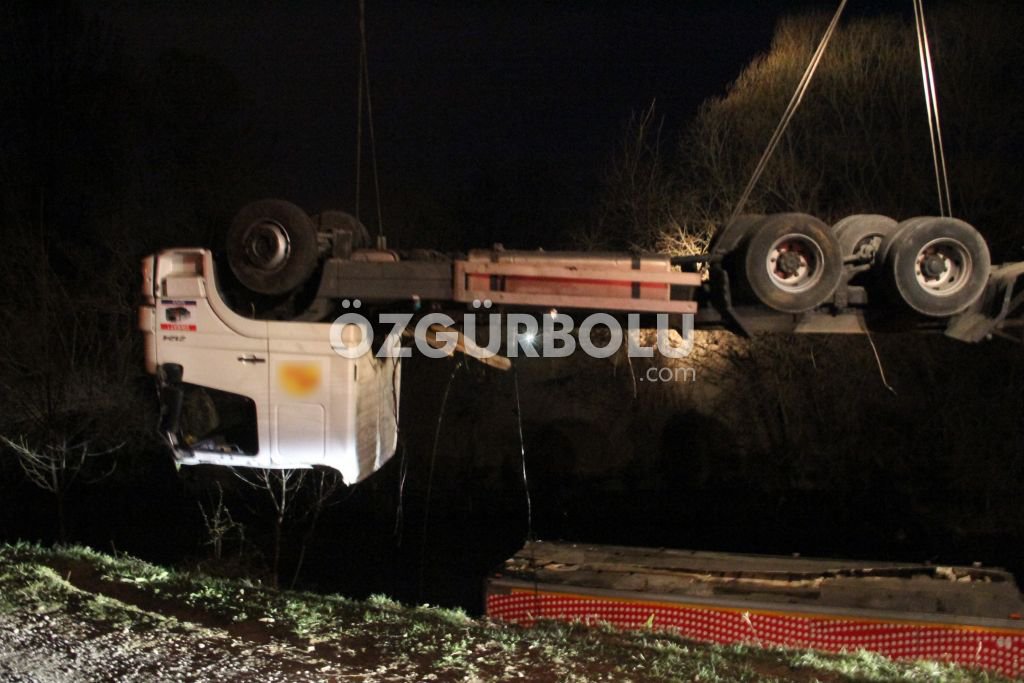 YOL KENARINDAKİ DEREYE UÇTU