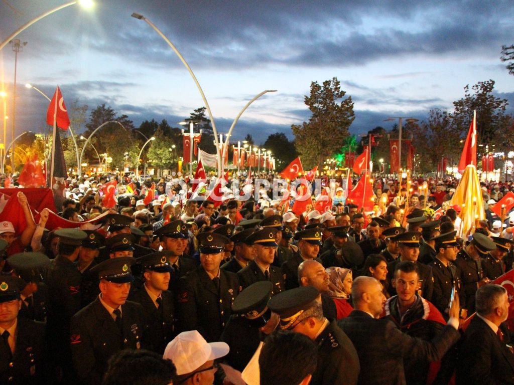 YÜRÜYÜŞTEKİ EN ANLAMLI GÖRÜNTÜ