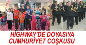 HİGHWAY'DE DOYASIYA CUMHURİYET COŞKUSU