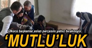 ÜLKÜCÜLER MUTLU'YU YALNIZ BIRAKMIYOR