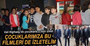 VALİ ÖĞRENCİLERLE FİLM İZLEDİ
