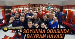 VİDEO HABER - SOYUNMA ODASINDA BAYRAM HAVASI