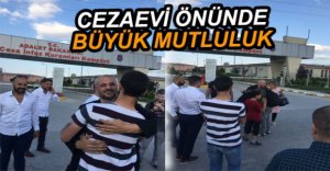 AİLESİ VE SEVENLERİ KAPIDA KARŞILADI