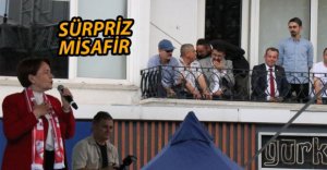 TANJU ÖZCAN AKŞENER'İ BALKONDAN İZLEDİ