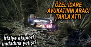 AVUKAT TAKLA ATAN ARACIN İÇİNDE KALDI