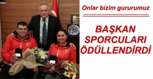 BAŞKAN YILMAZ, SPORCULARI ÖDÜLLENDİRDİ