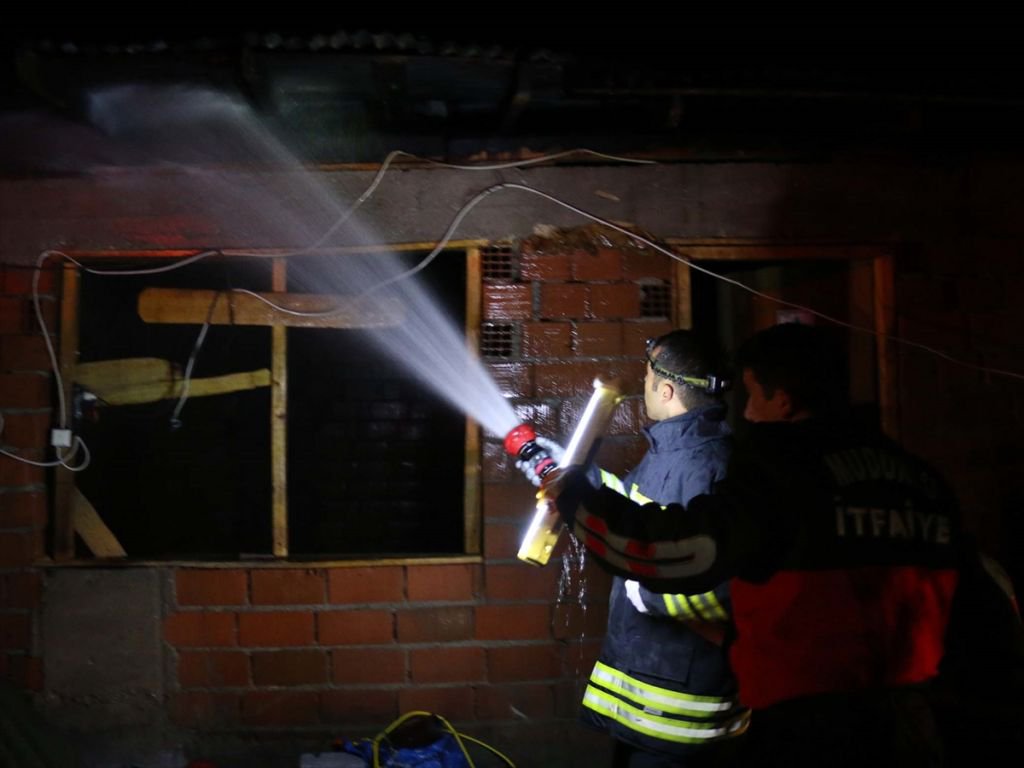 13 BİN CİVCİVLİ KÜMES YANDI