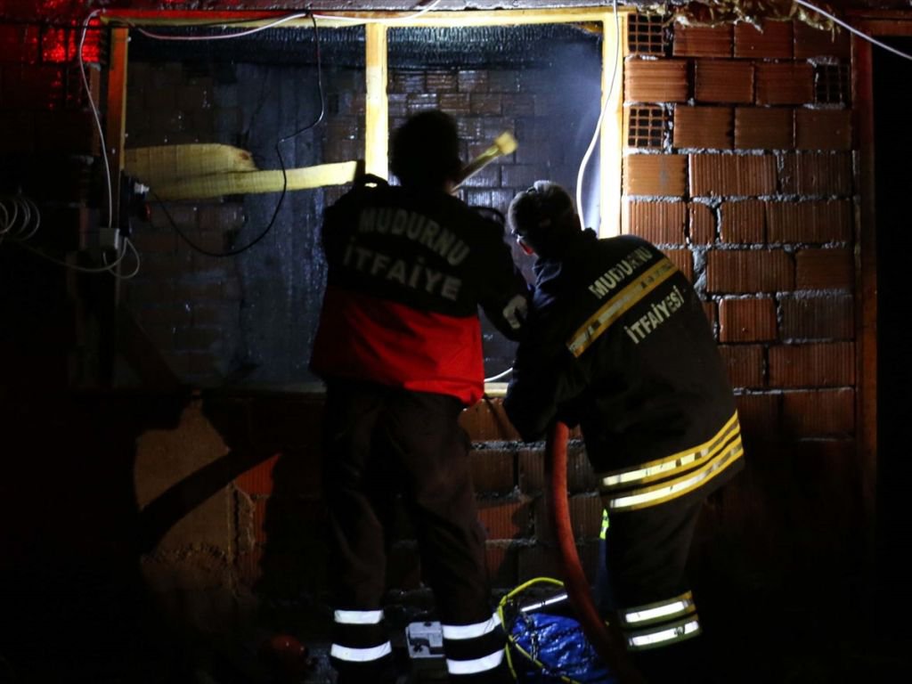 13 BİN CİVCİVLİ KÜMES YANDI