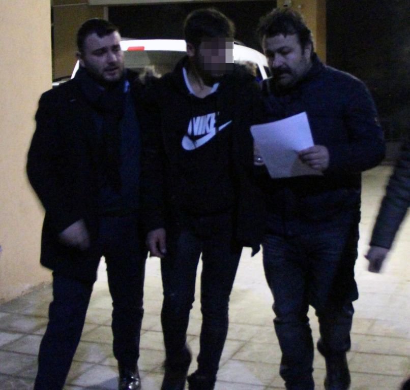 16 YAŞINDAKİ KIZ ARKADAŞINI BIÇAKLADI