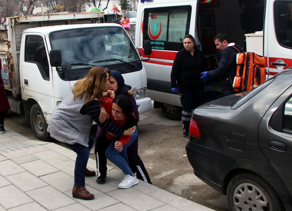 19 YAŞINDA YAŞAMINA SON VERDİ