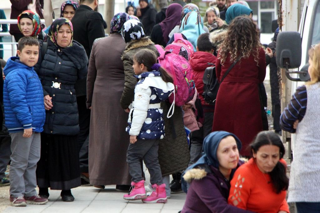 19 YAŞINDA YAŞAMINA SON VERDİ