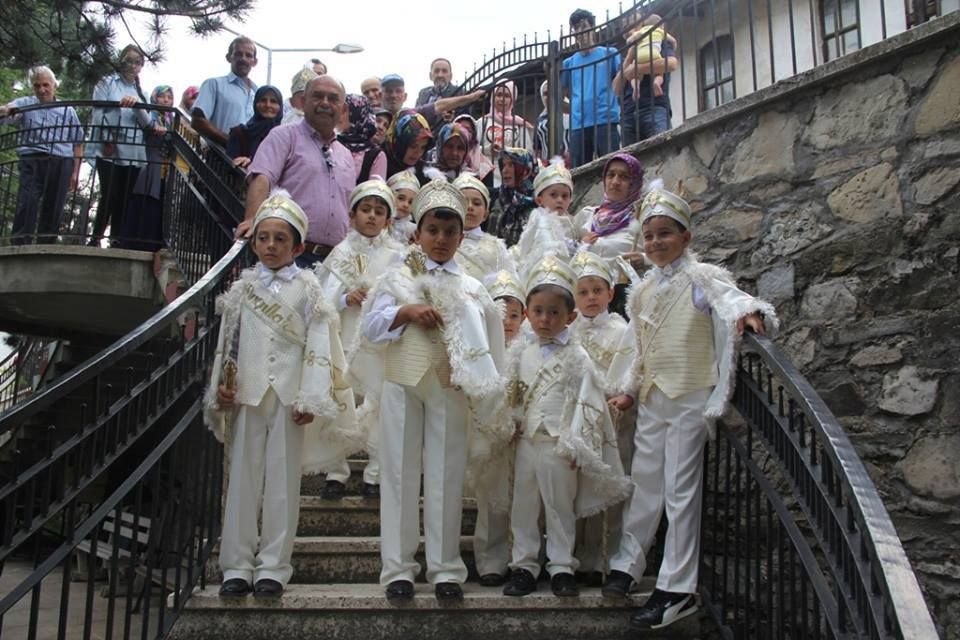 25 ÇOCUK SÜNNET OLDU