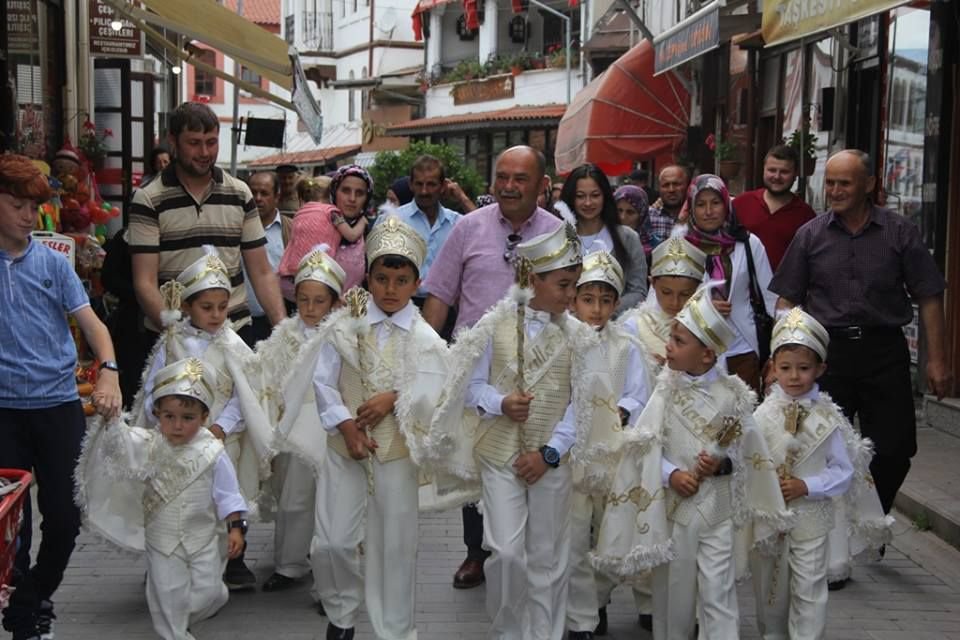 25 ÇOCUK SÜNNET OLDU