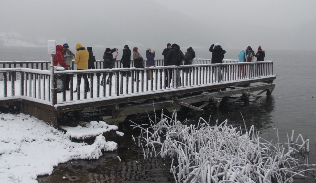 ABANT BEYAZ GELİNLİĞİ GİYDİ