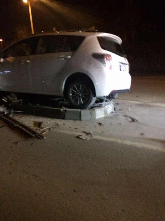 AĞACA ÇARPARAK DURABİLDİ