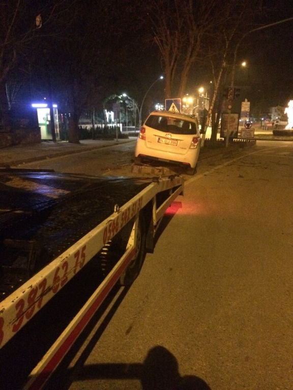 AĞACA ÇARPARAK DURABİLDİ