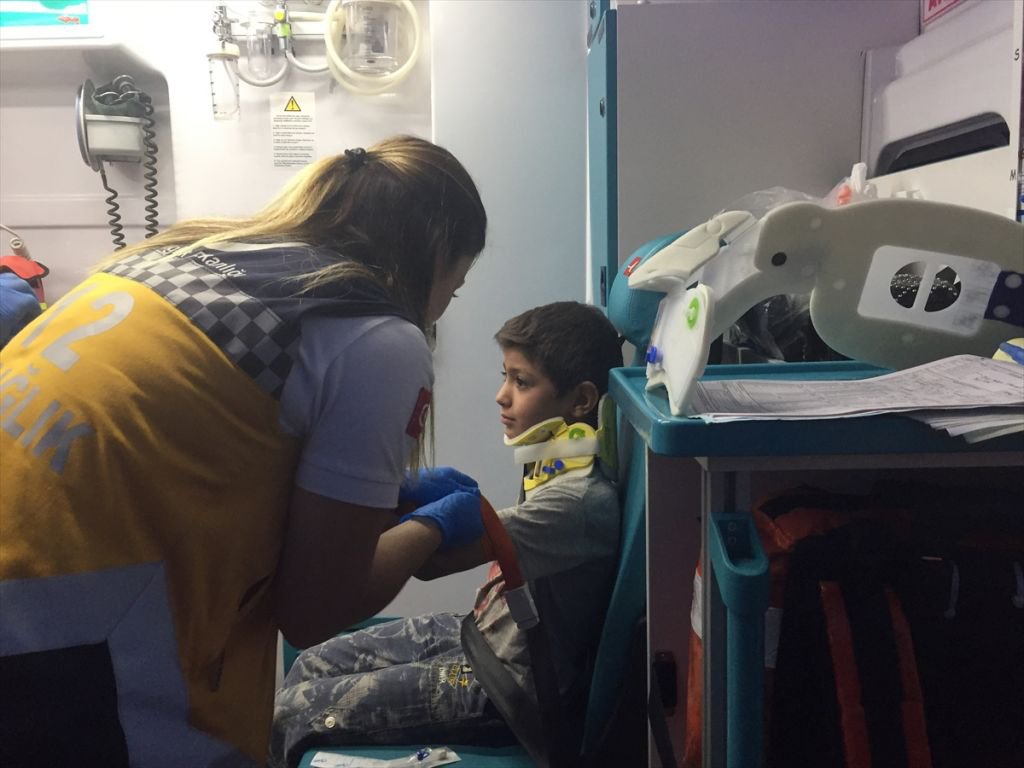 AĞAÇLARA ÇARPTILAR