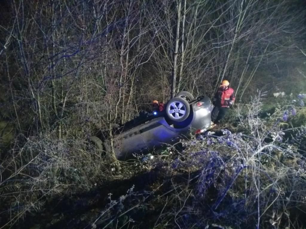 AVUKAT TAKLA ATAN ARACIN İÇİNDE KALDI