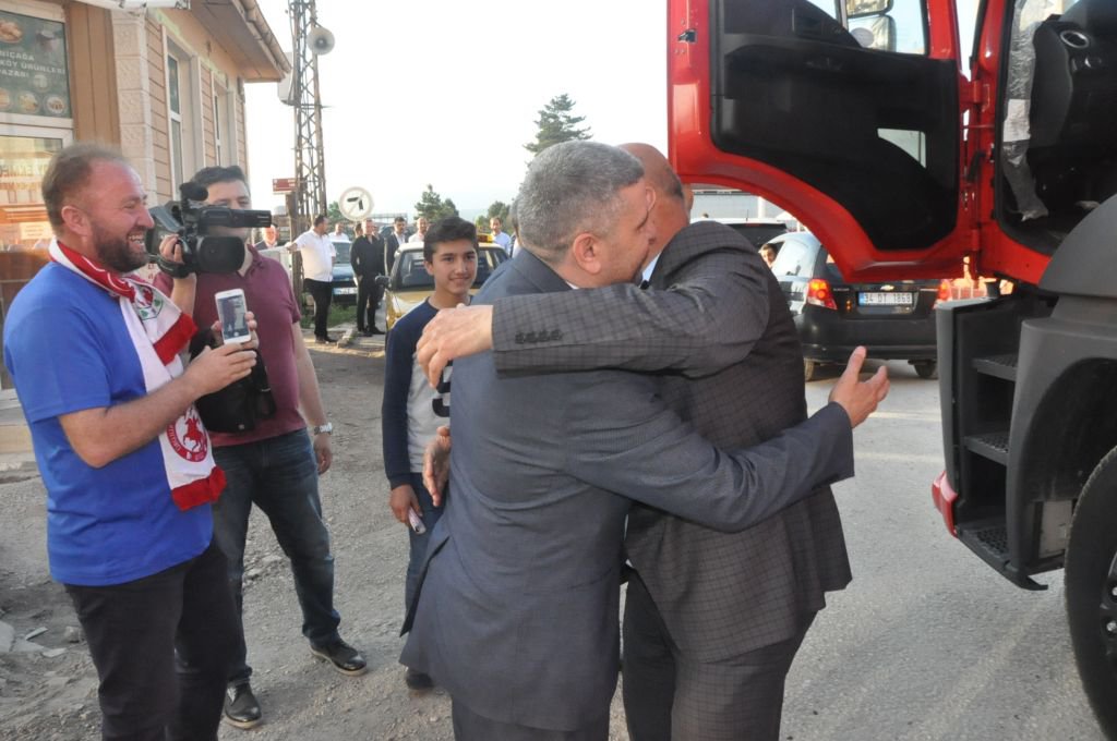 AYAK BASMADIK YER BIRAKMADI