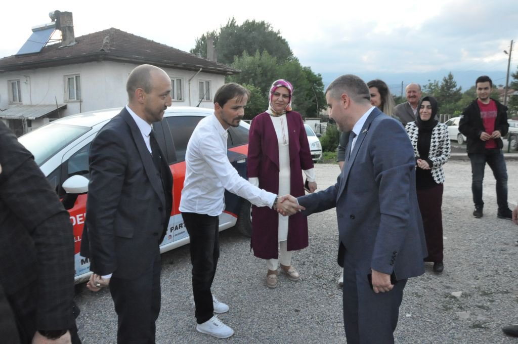 AYAK BASMADIK YER BIRAKMADI