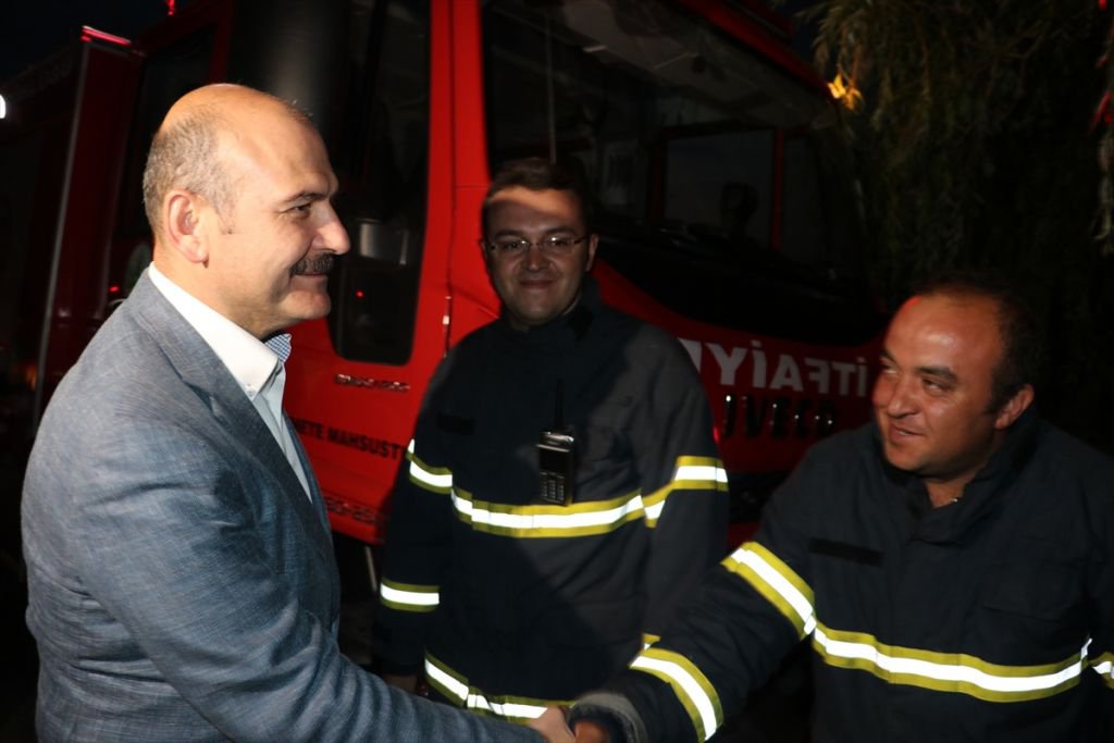 BAKAN SOYLU, TRAFİK POLİSLİĞİ YAPTI