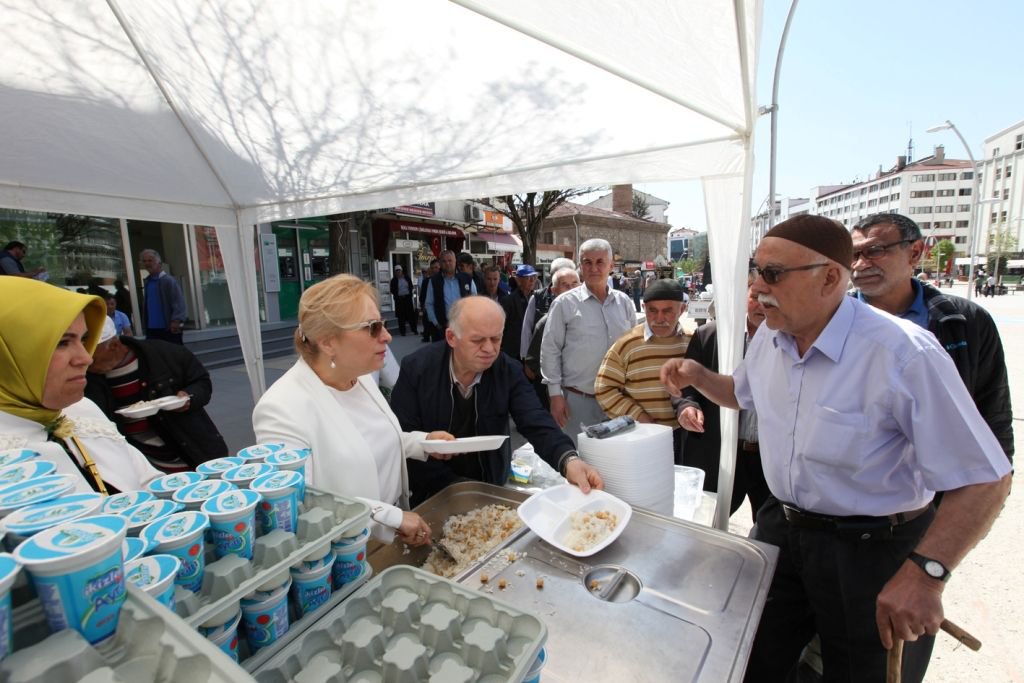 BAŞKAN, VATANDAŞIN KANDİLİNİ KUTLADI