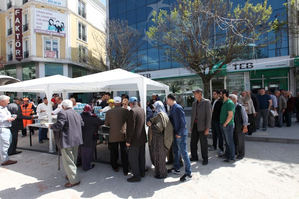 BAŞKAN, VATANDAŞIN KANDİLİNİ KUTLADI