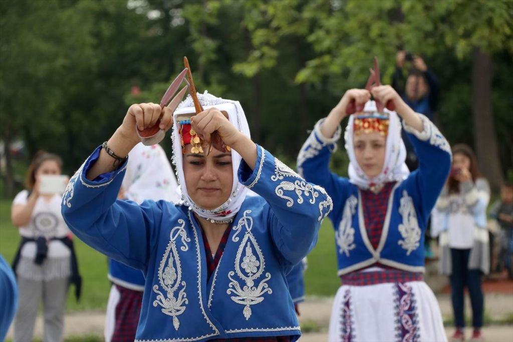 BAYRAM BOLU'DA BÖYLE KUTLANDI