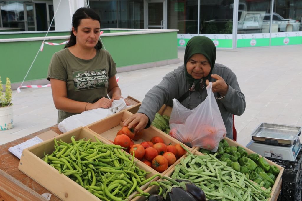 BELEDİYENİN ÜRÜNLERİ SATIŞA ÇIKTI