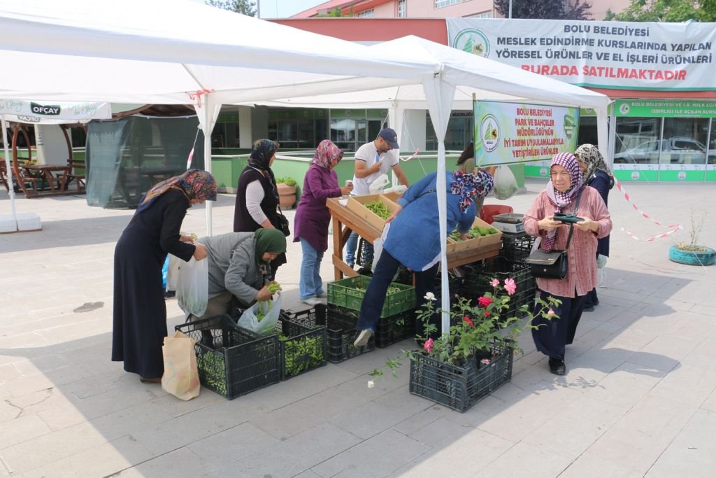BELEDİYENİN ÜRÜNLERİ SATIŞA ÇIKTI