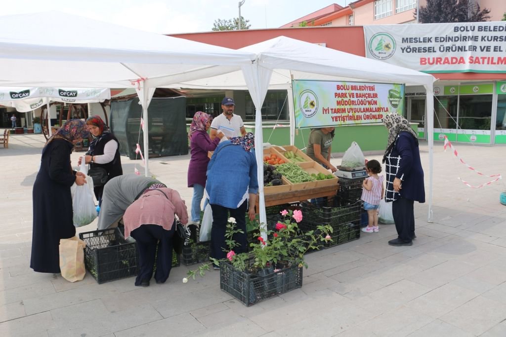 BELEDİYENİN ÜRÜNLERİ SATIŞA ÇIKTI