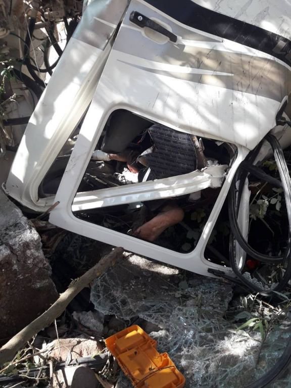 BETON MİKSERİNİN ALTINDA KALDI