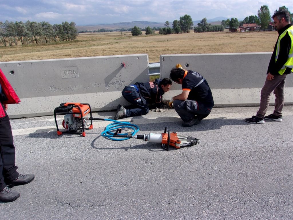 BETONA SIKIŞAN YAVRULAR İÇİN AFAD SEFERBER OLDU