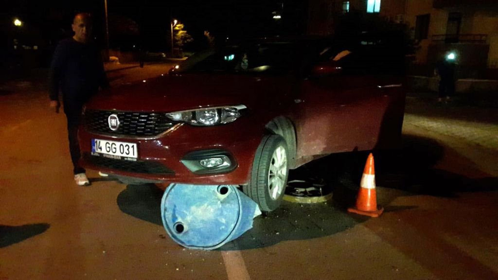 BİDONU FARK ETMEYİNCE ASKIDA KALDI