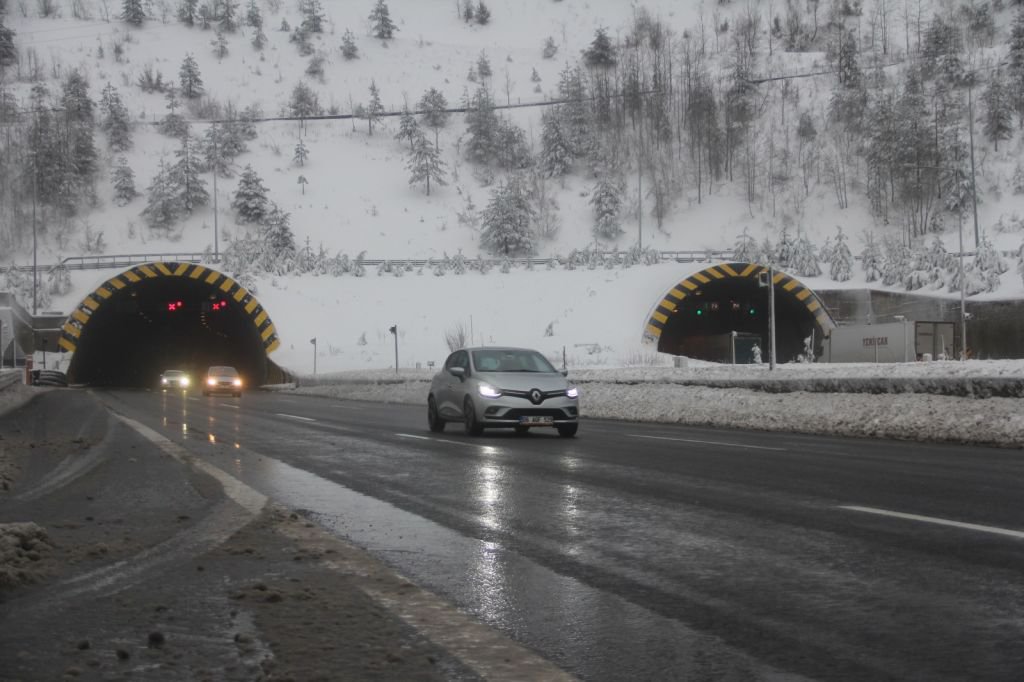 BOLU DAĞI'NDA KAR YAĞIŞI DURDU