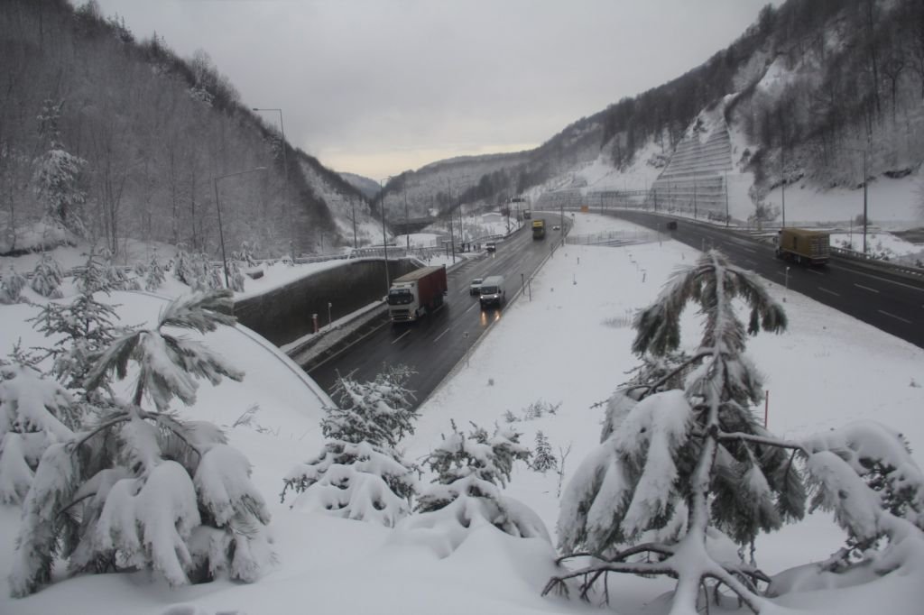 BOLU DAĞI'NDA KAR YAĞIŞI DURDU