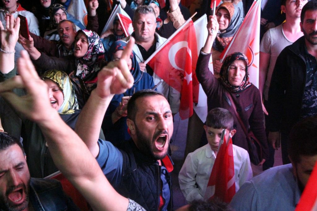 BOLU SOKAKLARINDA BÜYÜK COŞKU