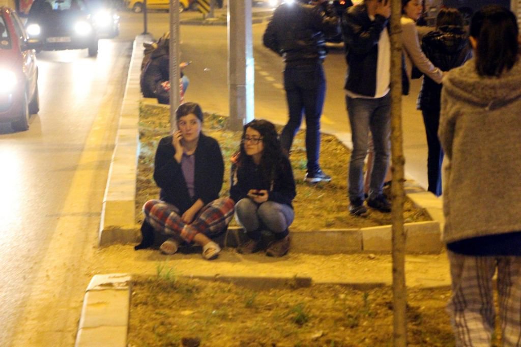 BOLU'DA DEPREM PANİĞİ