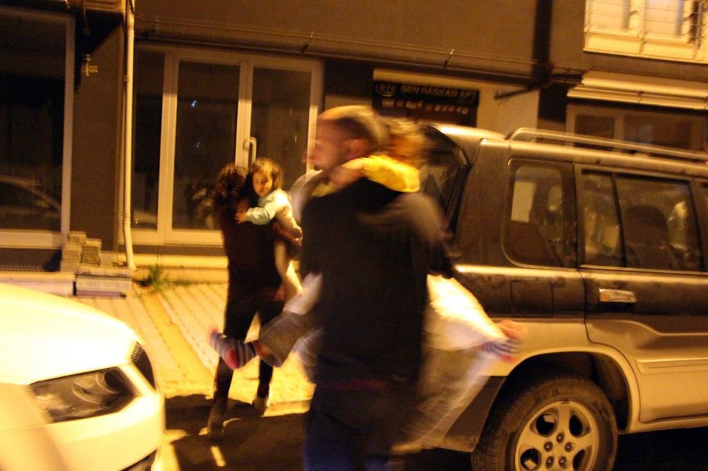 BOLU'DA DEPREM PANİĞİ