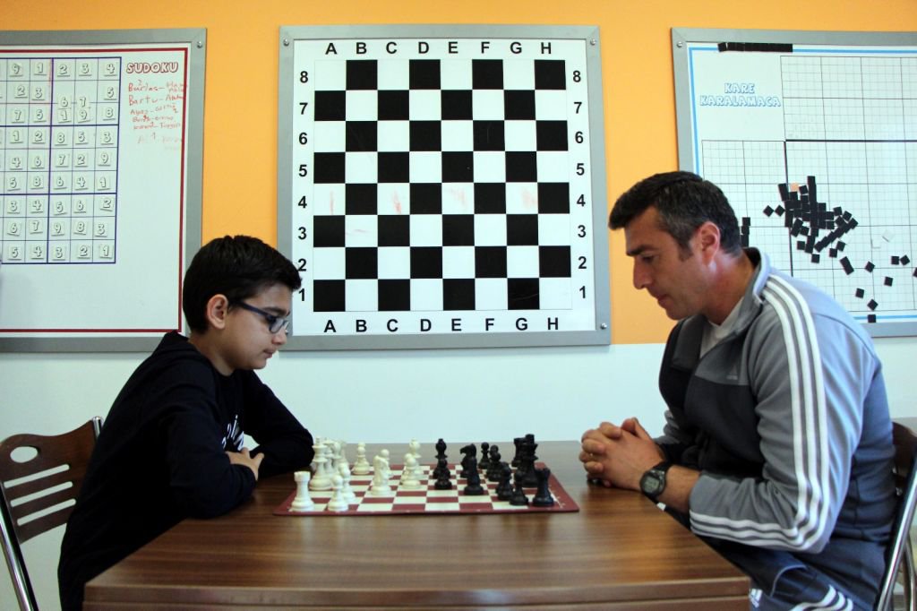 BOLU’NUN GURURU KÜÇÜK SATRANÇ USTASI