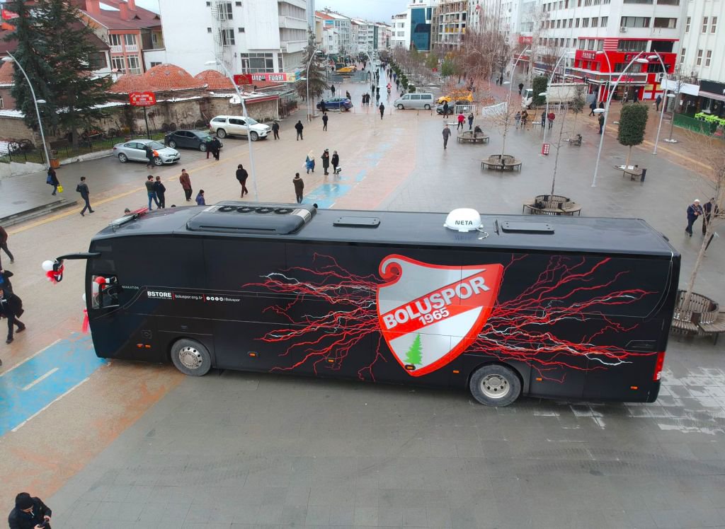 BOLUSPOR OTOBÜSÜNE KAVUŞTU